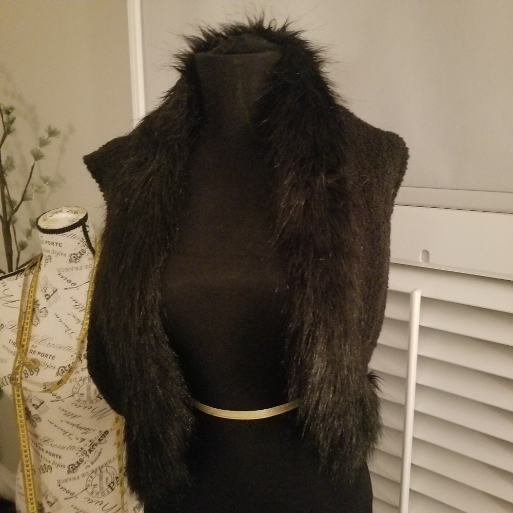 Ming ladies large acrylic wool black sleeveless  vest in v.g.c